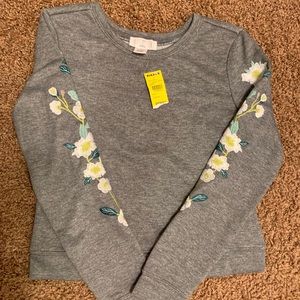 Ivy & Main Med sweatshirt with embroidery